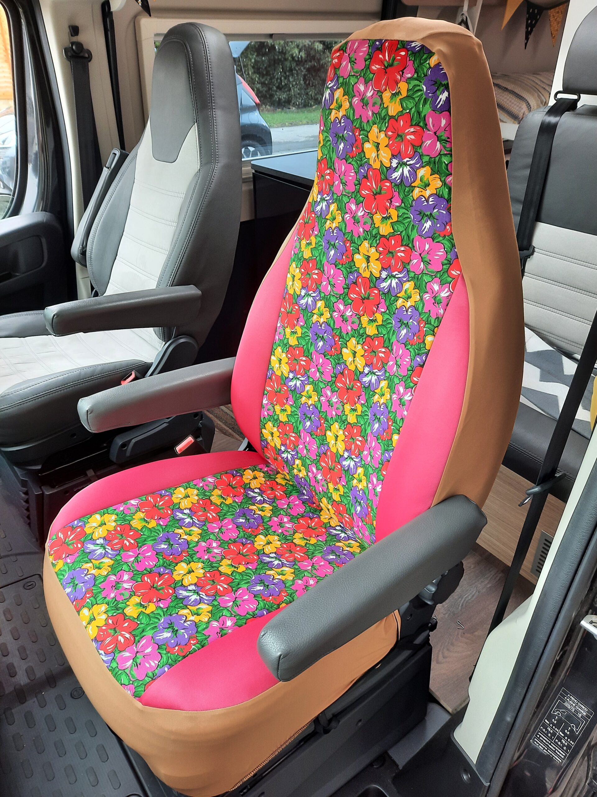 Nissan Motorhome 2 Front Seat Covers, MH-1072 Twiggy in hippy flower