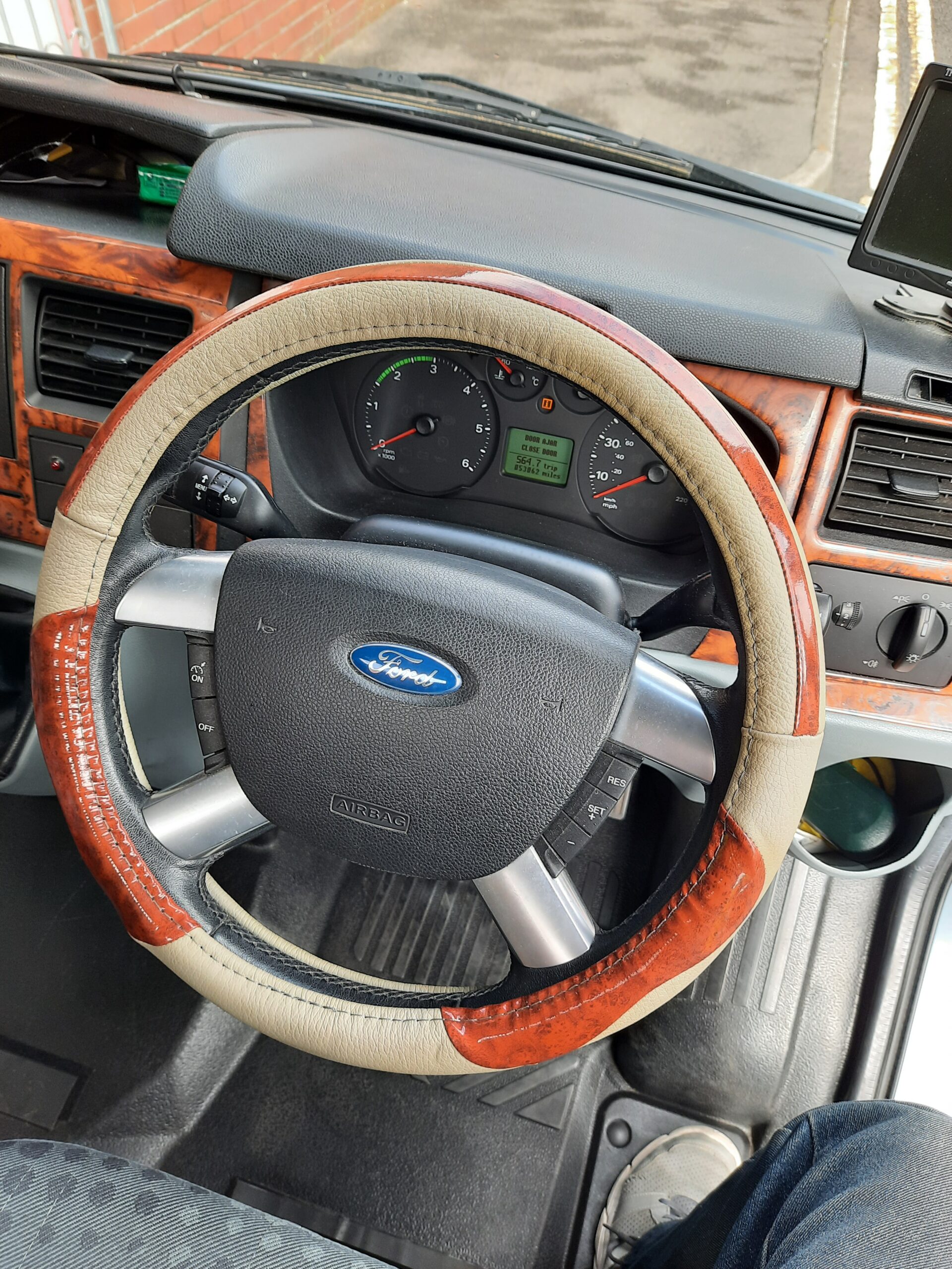 Ford Motorhome steering wheel cover - Beige leather with wood effect