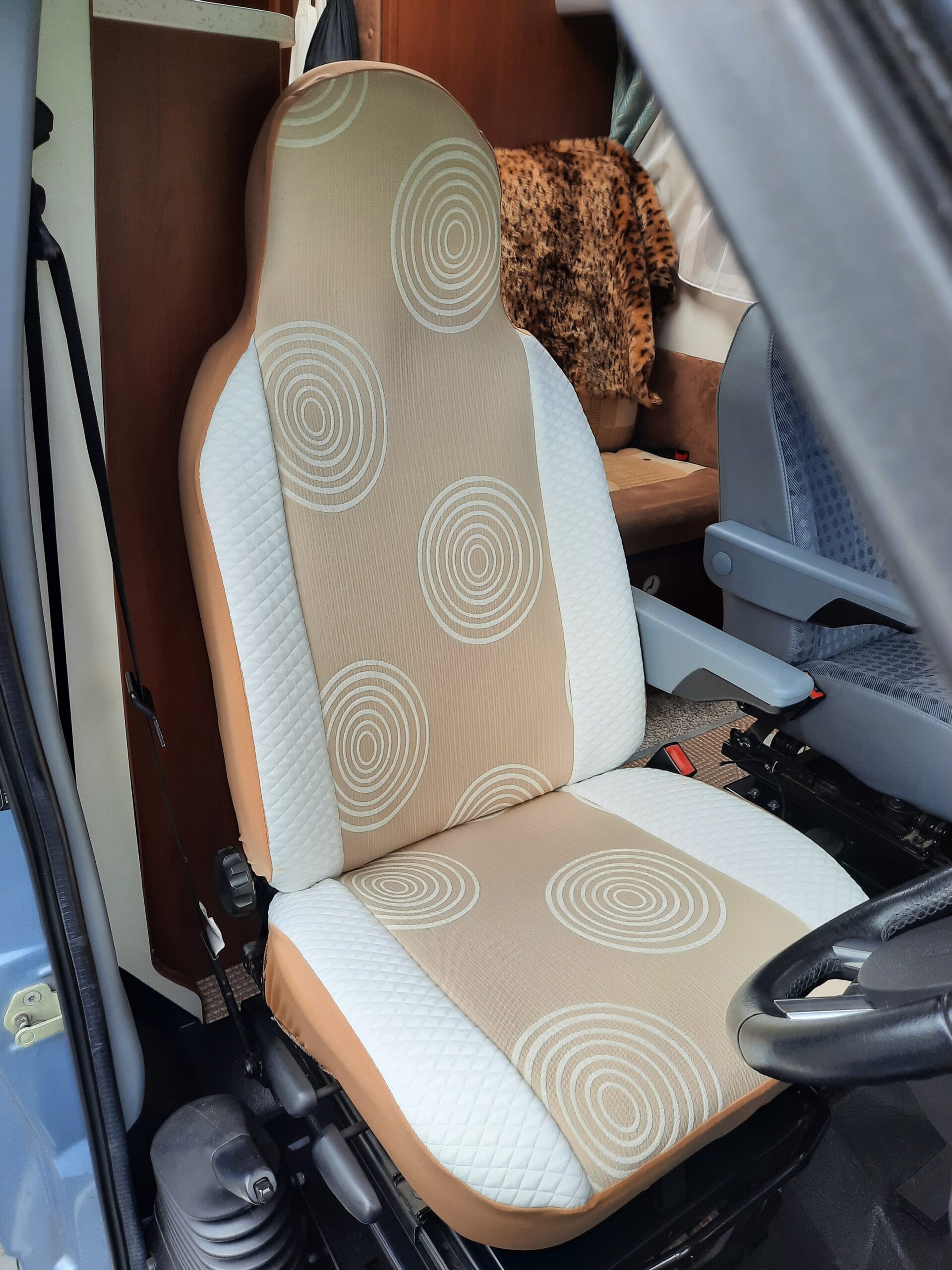 Nissan Motorhome 2 Front Seat Covers, MH-1077 Bonnie in beige swirl