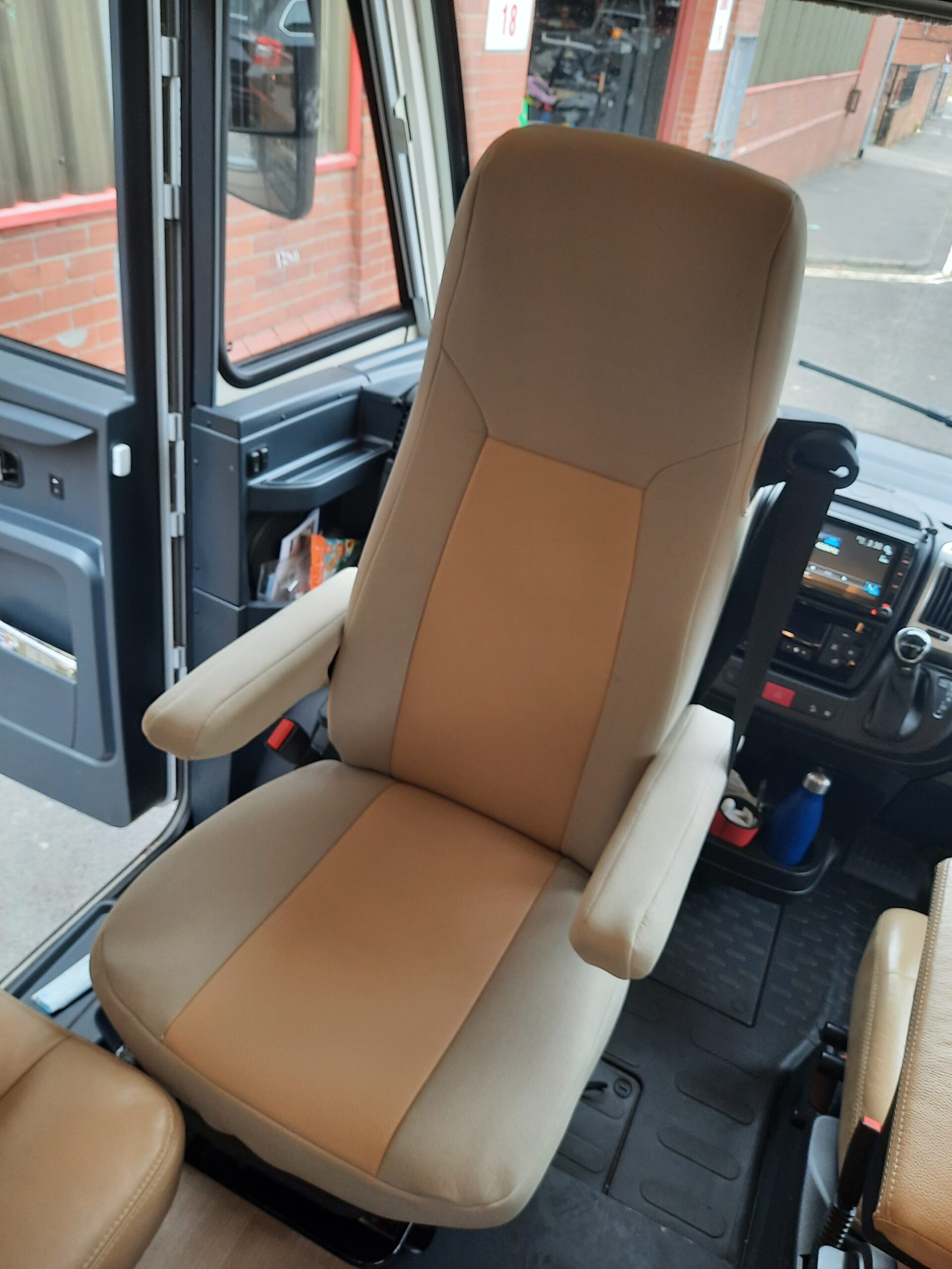 Carthago Motorhome Tall Captain Burnster Elegance, 2 Front seat covers + 4 arm rest covers